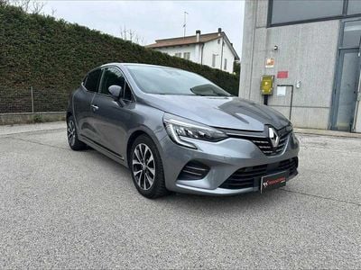 Usata Renault Clio V Techno 101 CV (74 kW) 2023 Grigio Berlina