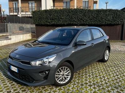 Usata Kia Rio 100 CV (73 kW) 2020 Grigio Berlina