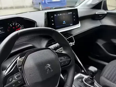 Usata Peugeot 208 101 CV (74 kW) 2021 Utilitaria