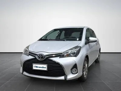 Usata Toyota Yaris Active 69 CV (50 kW) 2016 Grigio Utilitaria