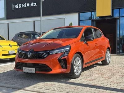 Nuova Renault Clio V SE 65 CV (47 kW) 2025 Orange valencia Berlina
