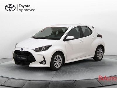 Usata Toyota Yaris Hybrid Active 115 CV (84 kW) 2022 Bianco Berlina