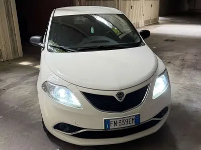 Usata Lancia Ypsilon Silver 69 CV (50 kW) 2018 Bianco Utilitaria