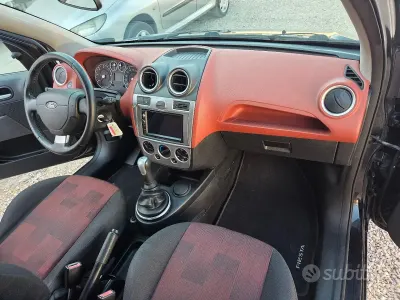 Usata Ford Fiesta 68 CV (50 kW) 2007 Utilitaria