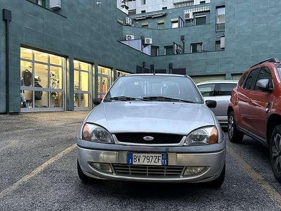 Usata Ford Fiesta Ghia 90 CV (66 kW) 2001 Utilitaria