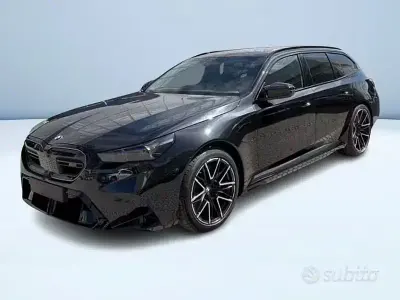 Nuova BMW M5 Comfort Edition 726 CV (533 kW) 2026 Nero Station wagon