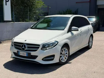 Usata Mercedes B180 109 CV (80 kW) 2018 Bianco Utilitaria