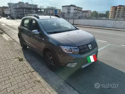 Usata Dacia Sandero 90 CV (66 kW) 2017 Grigio Berlina