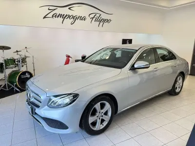 Usata Mercedes E220 Premium Plus 194 CV (142 kW) 2017 Argento Berlina