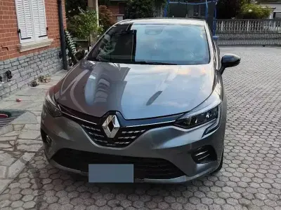 Usata Renault Clio V 101 CV (74 kW) 2023 Grigio Berlina