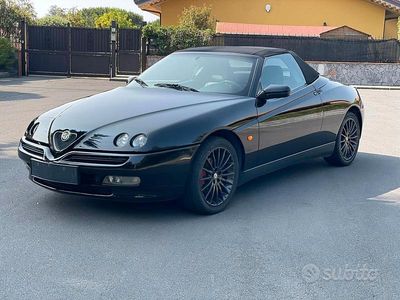Usata Alfa Romeo Spider 191 CV (140 kW) 1995 Nero Cabrio