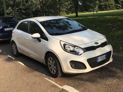 Usata Kia Rio Active 86 CV (63 kW) 2013 Bianco Berlina