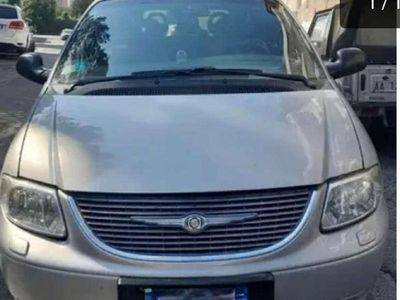 Usata Chrysler Voyager 147 CV (108 kW) 2002 Argento Monovolume