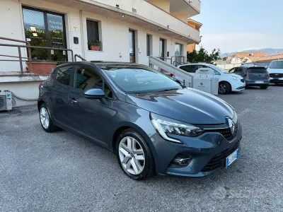 Usata Renault Clio V Business 91 CV (66 kW) 2022 Grigio Berlina
