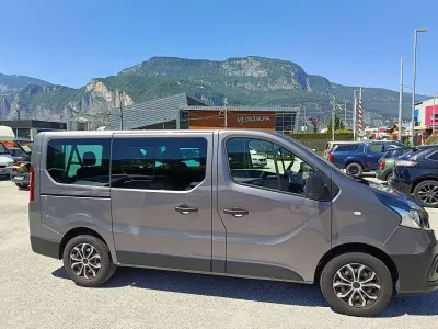 Usata Renault Trafic Expression 125 CV (91 kW) 2017 Grigio Monovolume