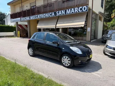 Usata Toyota Yaris 87 CV (63 kW) 2009 Nero Utilitaria