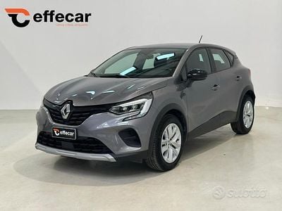 Usata Renault Captur 101 CV (74 kW) 2023 Grigio SUV