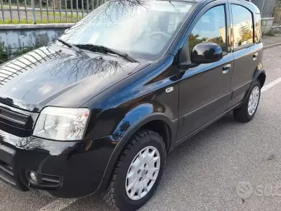 Usado Fiat Panda 4x4 Climbing 69 CV (50 kW) 2011 Negro Utilitario