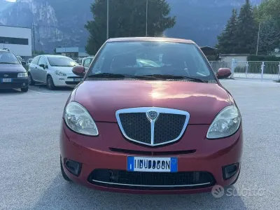Usata Lancia Ypsilon 60 CV (44 kW) 2004 Rosso Utilitaria