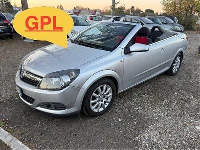 Usata Opel Astra Cabriolet Cosmo 115 CV (84 kW) 2008 Grigio Cabrio
