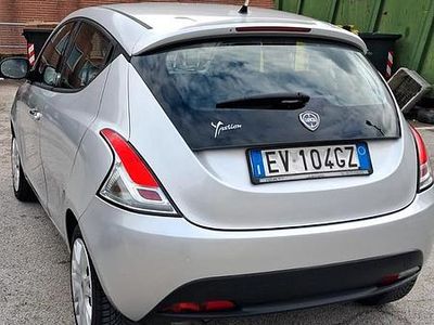 Usata Lancia Ypsilon 69 CV (50 kW) 2012 Grigio Utilitaria