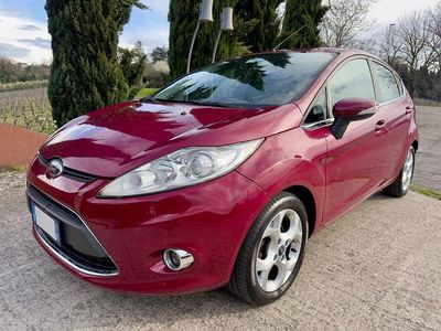 Usata Ford Fiesta Titanium 92 CV (67 kW) 2010 Viola Utilitaria