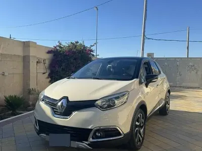 Usata Renault Captur 90 CV (66 kW) 2014 Giallo SUV