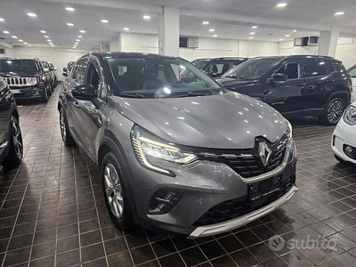 Usata Renault Captur Techno 100 CV (73 kW) 2023 Grigio SUV