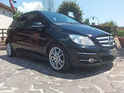 Usata Mercedes B180 Chrome 109 CV (80 kW) 2010 Nero Monovolume