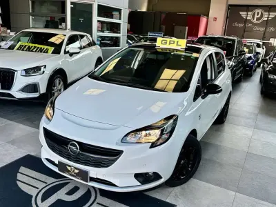 Usata Opel Corsa 90 CV (66 kW) 2019 Summit white pastello brillant Utilitaria
