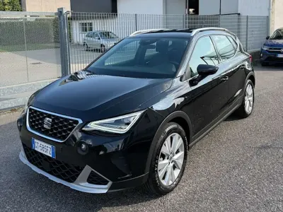 Usata Seat Arona Xperience 110 CV (80 kW) 2024 Midnight schwarz metallic SUV