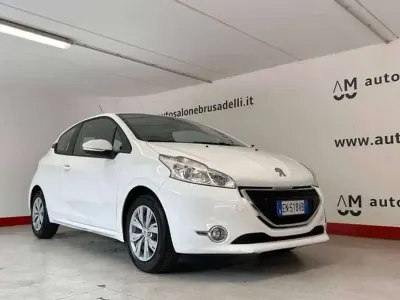 Usata Peugeot 208 Active 82 CV (60 kW) 2013 Bianco Utilitaria