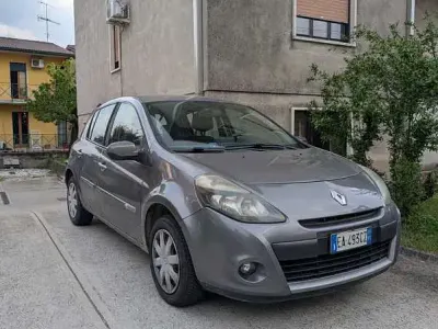 Usata Renault Clio II Dynamique 75 CV (55 kW) 2011 Berlina
