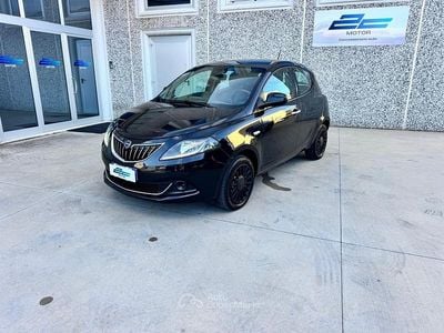 Usata Lancia Ypsilon Silver 70 CV (51 kW) 2022 Nero Utilitaria