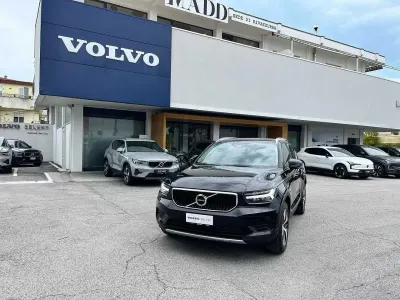 Gebraucht Volvo XC40 Momentum 163 PS (119 kW) 2021 Schwarz SUV
