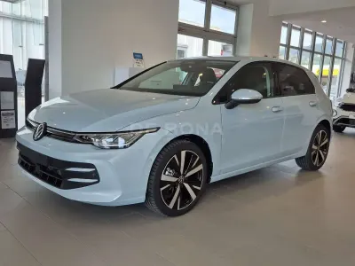 Nuova VW Golf VIII Life 116 CV (85 kW) 2026 Crystal ice blue metallizzato Berlina