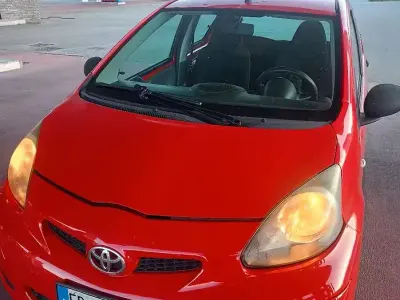 Begagnad Toyota Aygo 68 HK (50 kW) 2010 Röd Halvkombi