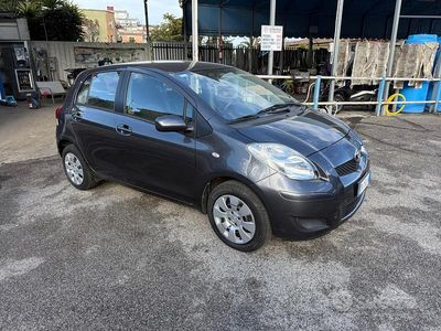 Usata Toyota Yaris 69 CV (50 kW) 2009 Grigio Utilitaria