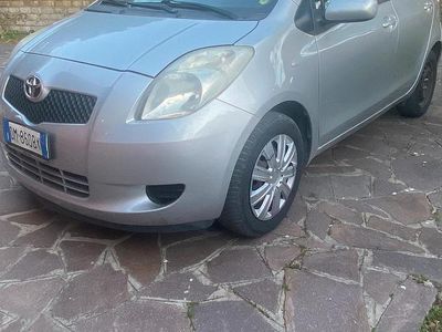 Usata Toyota Yaris Sol 69 CV (50 kW) 2007 Grigio Utilitaria