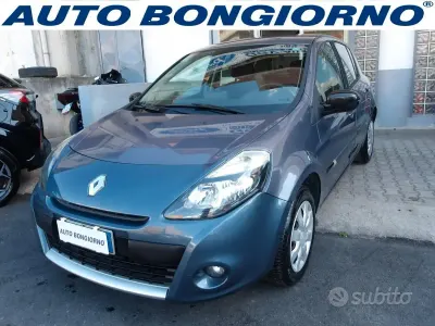 Usata Renault Clio II Luxe 101 CV (74 kW) 2010 Marrone Berlina