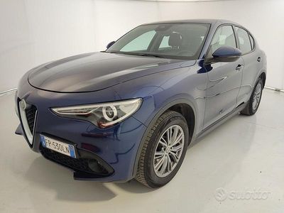 Blu Usata 2018 Alfa Romeo Stelvio Executive SUV | 20.900 € (Buon prezzo)
