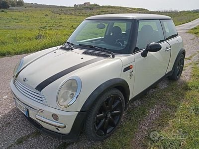Usata Mini Cooper 120 CV (88 kW) 2002 Bianco Utilitaria
