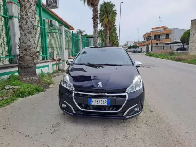 Usata Peugeot 208 Allure 75 CV (55 kW) 2017 Utilitaria