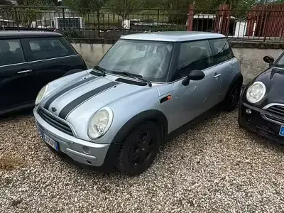 Begagnad Mini Cooper 75 HK (55 kW) 2003 Halvkombi
