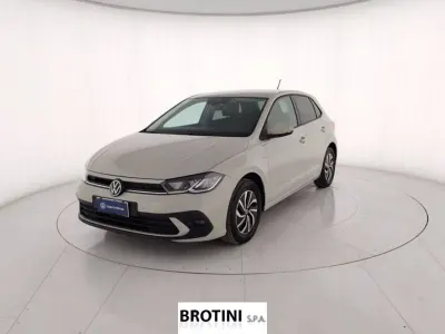 Usata VW Polo Life 95 CV (69 kW) 2023 Grigio metallizzato Utilitaria