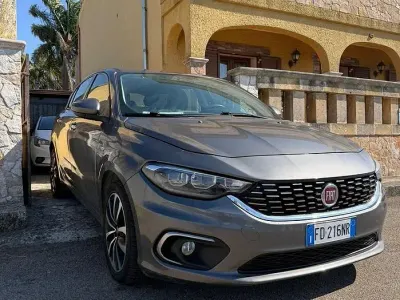 Usata Fiat Tipo Lounge 95 CV (69 kW) 2016 Grigio Berlina