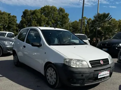 Usata Fiat Punto Active 69 CV (50 kW) 2007 Bianco Utilitaria