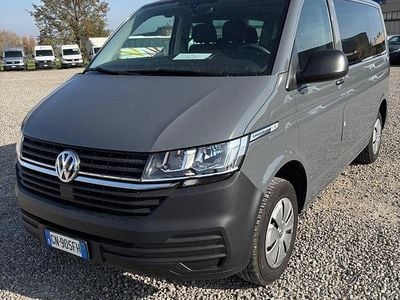 Usata VW Caravelle Trendline 110 CV (80 kW) 2023 Giallo Monovolume