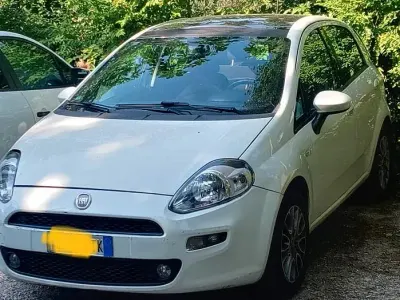 Usata Fiat Punto 77 CV (56 kW) 2012 Bianco Utilitaria