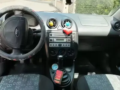 Usata Ford Fiesta 90 CV (66 kW) 2004 Grigio Utilitaria